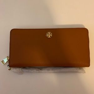 NWT 🥰 TORY BURCH CONTINENTAL WALLET